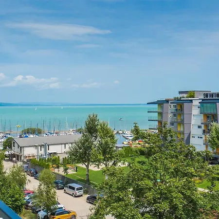 Cadet 505 - Panorámás Balaton-parti Apartamento Siófok